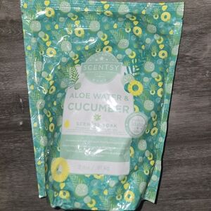 Scentsy Aloe Water & Cucumber Bath Soak - Green